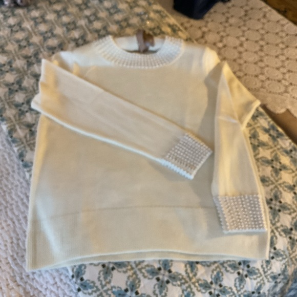 Justin Laurent Sweater finished with pearl beading - Picture 6 of 7